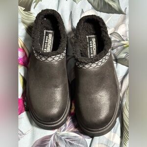 Skechers Black Cozy Faux Sherpa Lined Slip-On Shoes Sz 6.5 NWT
